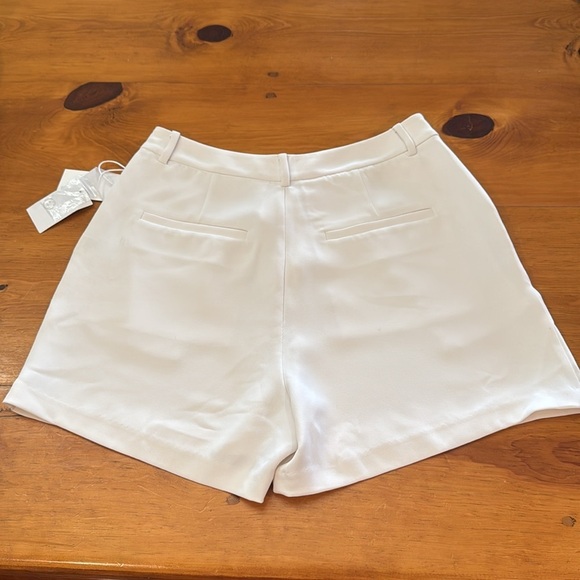 NWT GOOD AMERICAN
LUXE SUITING TROUSER SHORT - Picture 9 of 16